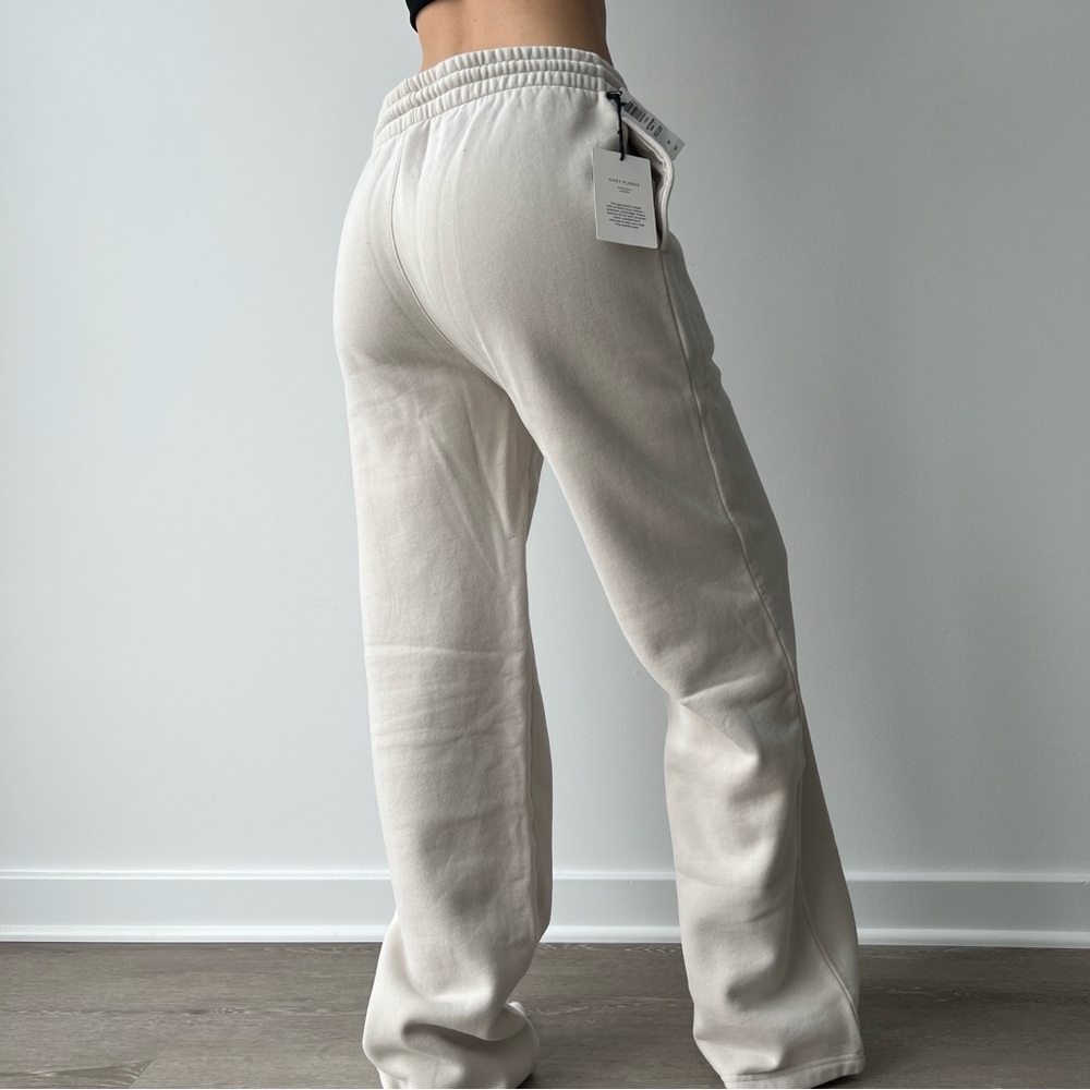 Aritzia Cozy Fleece Boyfriend Basic Wide Sweatpants Matte Pearl Taupe Size S - Picture 6 of 10